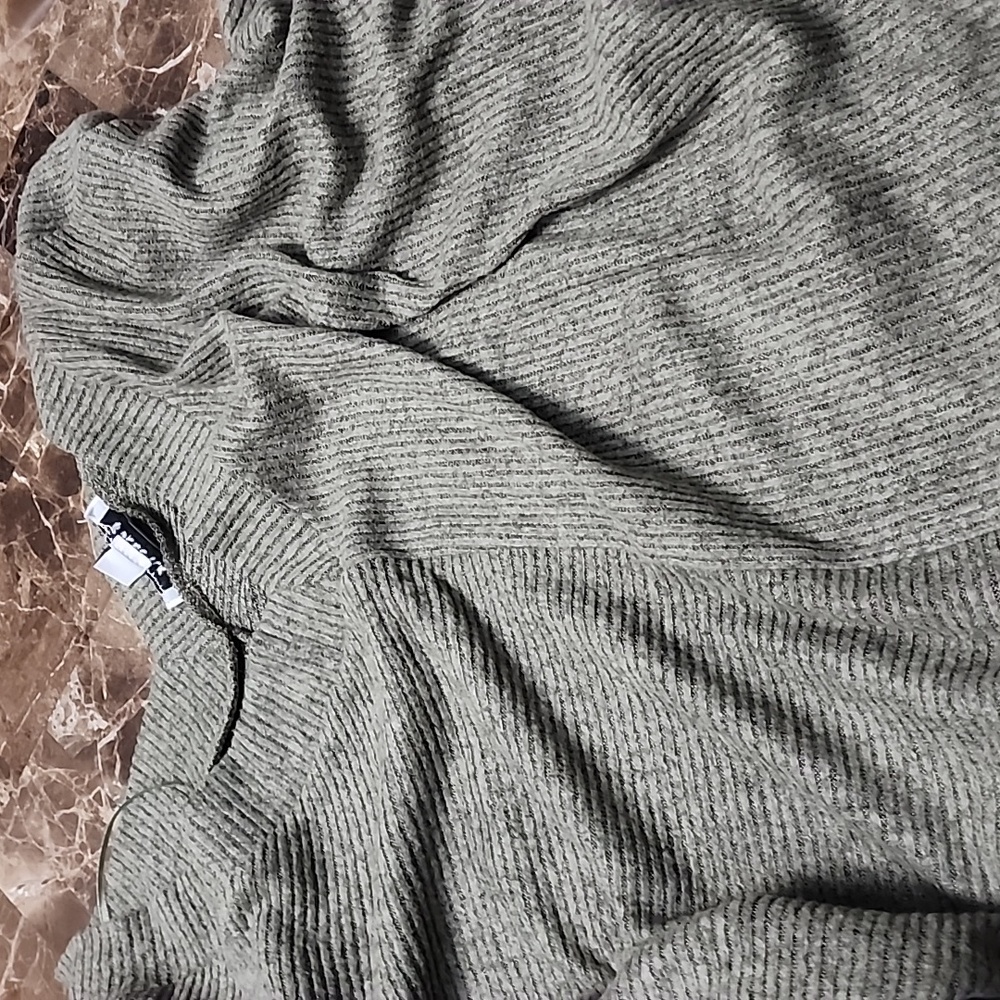 Sweater - Picture 5 of 7